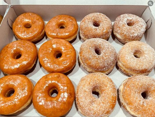 Máquina de venda automática de bolos com sistema de elevação automático de autoatendimento 24 horas, com estrutura de porta totalmente em aço e vidro antiembaçante