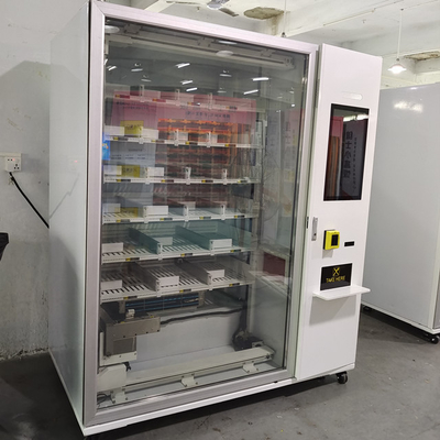 Bolo da fatia da grande capacidade e máquina de venda automática dos queques com refrigerar e sistema do elevador